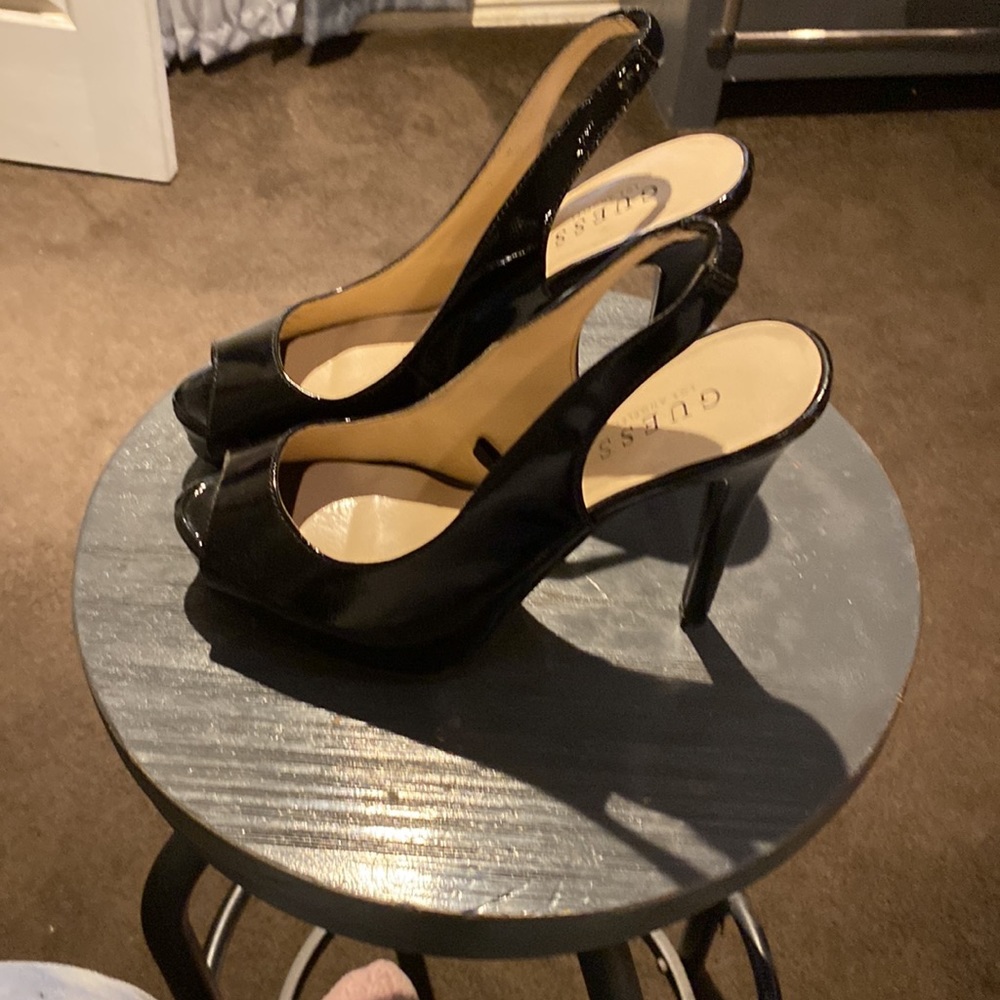 Guess - Picture 2 of 3